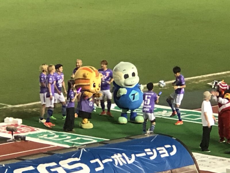 2024/8/3　維新みらいふスタジアムのレノ丸とニータン