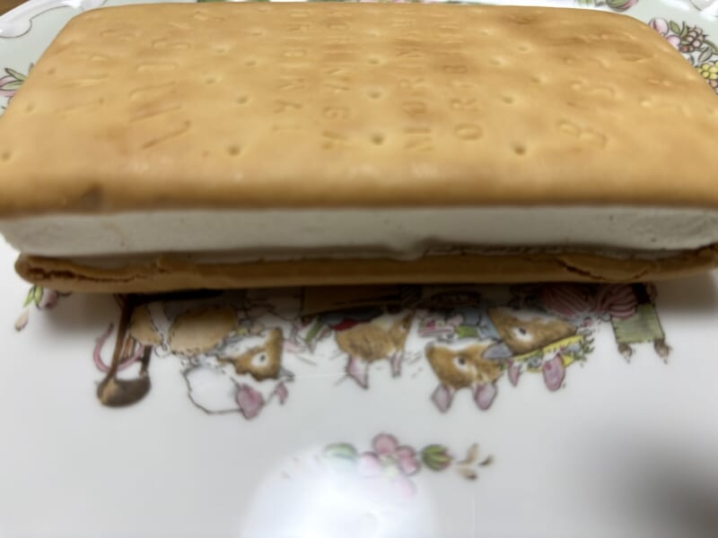 森永製菓『ビスケットサンド』